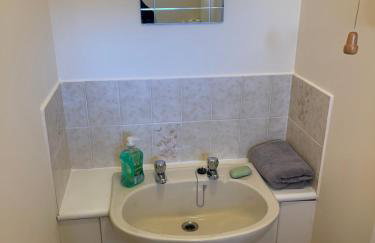 Large, 3 Floors, Quiet, Sleeps 16, 4 Bathrooms, 5 Parking, Semi rural Leicester - Foto 39