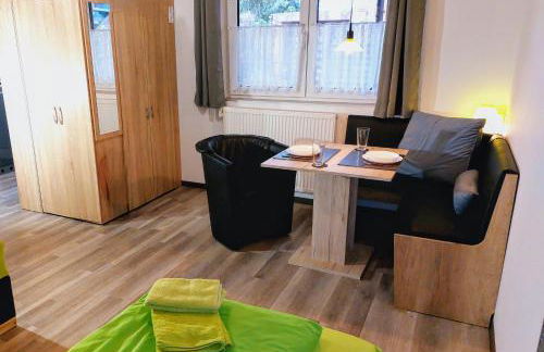 APARTMENTHAUS "AM KORNFELD" - 10 Gästewohnungen mit 1-3 Schlafzimmern, 40 Betten, Raucherbalkon, Reinigungs- & Wäscheservice, Grillgarten, Parkplatz - Foto 22