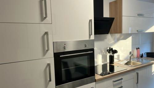 Spacious Apartment with Balcony - nearby Schlosspark - APOLONIAliving - Foto 4, stove, dishwasher, toaster