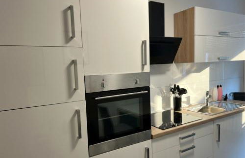 Spacious Apartment with Balcony - nearby Schlosspark - APOLONIAliving - Foto 4