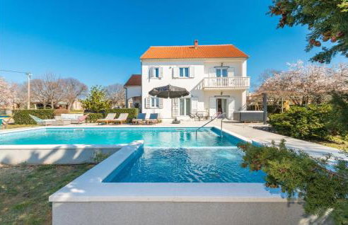 Cozy Home In Tinj With Kitchen - Photo 1