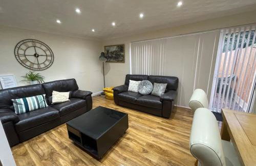 5 Bedroom House by monishortlets - Foto 35