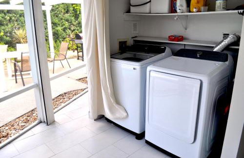 Bike to the beach, walk to restaurants, heated pool, secluded - Foto 16