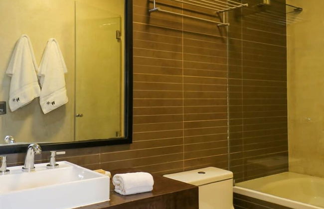 w Picturesque 2BR at Malecon - Photo 30