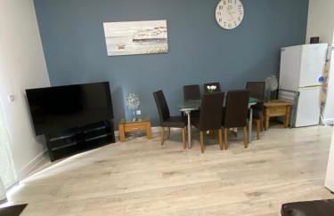 Blackberry House - Sleeps 6 with Parking and Netflix TV - Foto 26