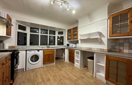 Redhill Gatwick Serviced Accommodation - Foto 8