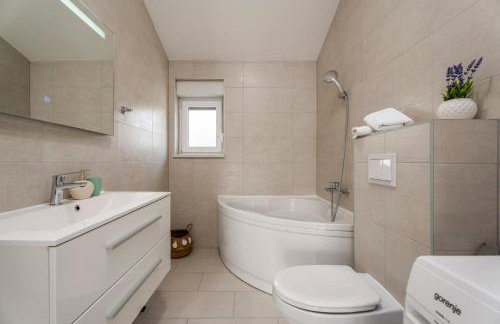 Villa Anja is a 4 bedroom villa with a 32 sqm heated pool near Imotski - Foto 26