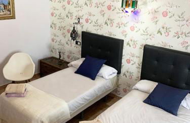 VILLA NABRISA MARBELLA, 5 BEDROOM, PRIVATE POOL, GARDEN, BBQ - Foto 75