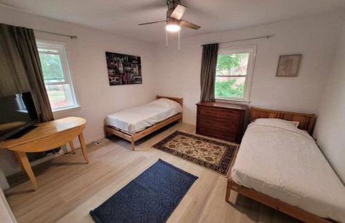 Spacious 4BR Home w Pool • Family Friendly - Foto 19