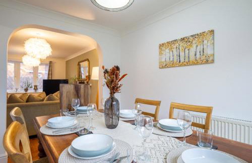 Award Winning Beautiful House in South Cambridge, 14-Min Drive to the City Centre, Free Parking, No Sofabeds, Sleeps 6 - Photo 6