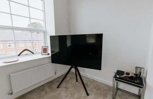 Grade II Mill Townhouse in Leeds with Free Parking which Sleeps 6 - Photo 52