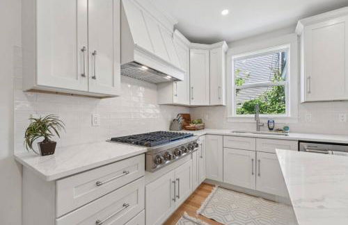 NEW! Heritage Retreat in the heart of Stillwater - Foto 9