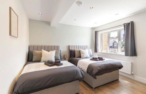 Kew View Suite 2BR Sleeps 9, Walk to Tube & Sights - Foto 1