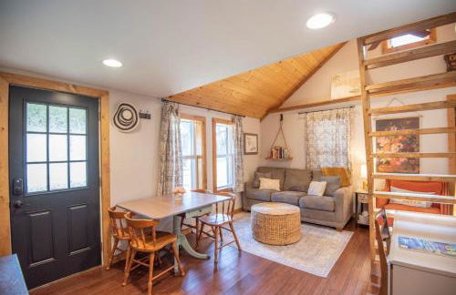 New River Views & Access - Hot Tub, Gazebo, Fire Pit, Next to Riverside Canoeing! - Foto 4