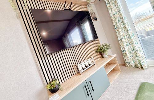 The Retreat - An Luxurious Caravan in Towyn, Wales - Photo 7