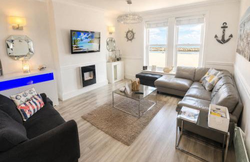 Beachfront Apartment with Sea View and Parking - Foto 1