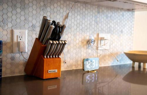 Luxury Stay Near NYC | Full Access to Amenities - Photo 37