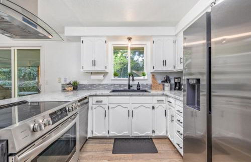 Cozy Boise Home with Private Yard and Game Room - Foto 35