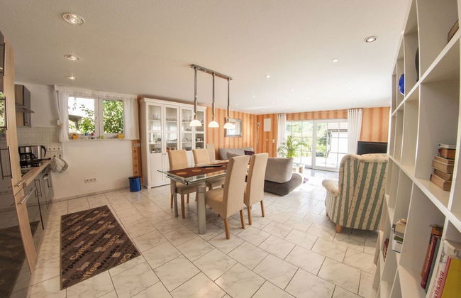 Holiday Home with Garden & Terrace near Rennsteig in Thuringian Forest - Foto 11