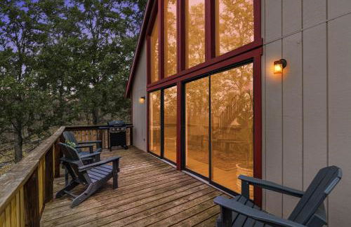 Modern Chalet w Hot Tub, Large Deck, Grill & WiFi - Foto 27