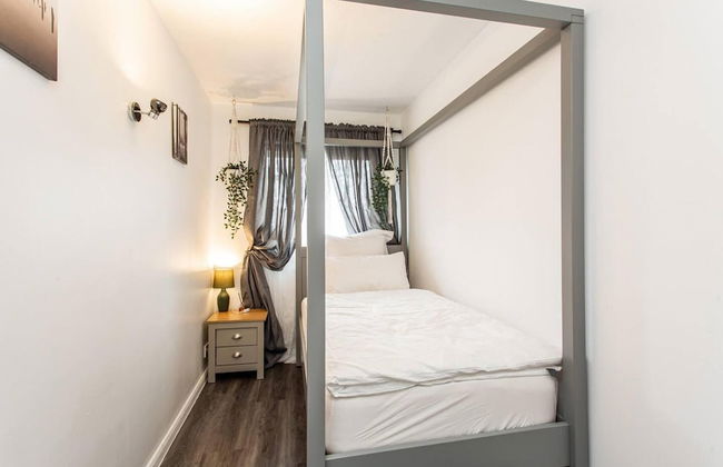 Immaculate 2-bed Apartment in Dagenham - Photo 6