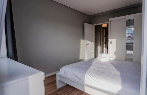 3BR Flat by Casa da Música, Central, Sleeps 6, 2D - Foto 5
