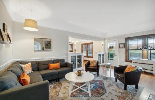 Exclusive Ottawa Hills Private Home, Garage, WD, Gourmet Equipped kitchen, Netflix - Foto 2