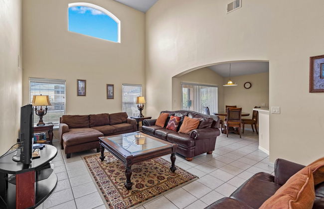 Family Ready in Gated Community Near Attractions - Foto 5