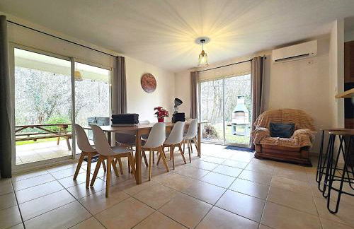 Le Parc Jean Édouard - Spa avec jacuzzi privé - Superbe villa 4 chambres - 9 couchages - 6 lits - Cheminée électrique - Parking - Climatisation réversible- Terrasse ombragée et grand jardin - Foto 33