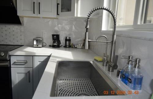 Dimond Abode Vacation Rental, Oakland California Dimond District - Photo 59