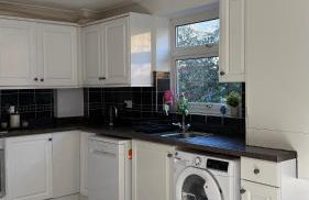 Spacious 3 Bed Apartment In Central Horsham - Photo 31