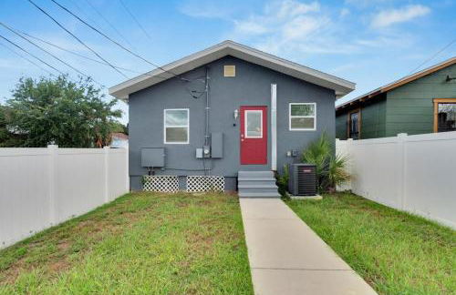 Cozy Bungalow Central Location Near Downtown - Foto 22