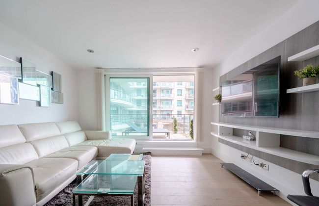 Central 2BD Flat w/ River View Balcony - Vauxhall! - Photo 15