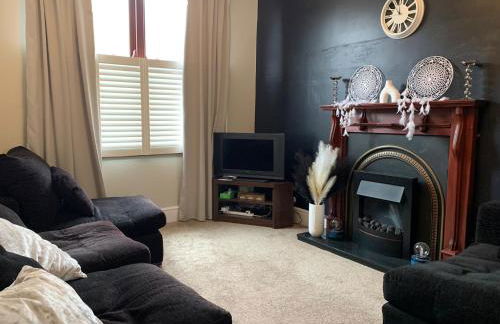 Beautifully Styled 2BR Home with Garden - Foto 2