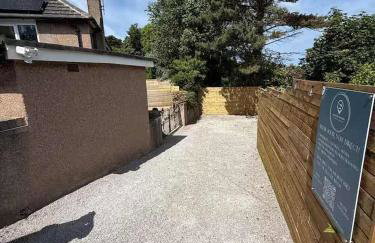 Modern 2 Bedroom Private Detached Cottage With HotTub - Foto 14