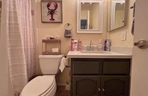 Beautiful Modern Home with Pool in Prime Strip Location - Foto 21