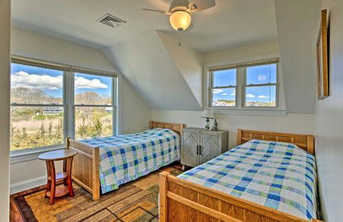 Sunny Beach House Getaway - Steps From Water! - Foto 19