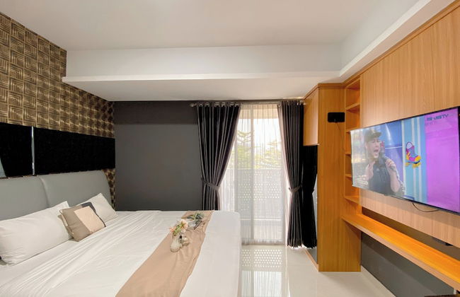 Homey And Cozy Living Studio At West Vista Apartment - Photo 4