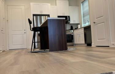 Modern 2 Bedroom All-En-Suite Near Downtown with EV Socket - Photo 10