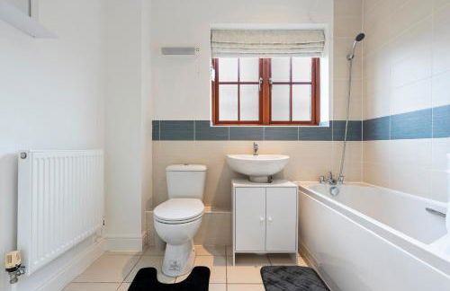 Cozy 2bed flat with free parking near Willen Lake in Milton Keynes - Foto 10