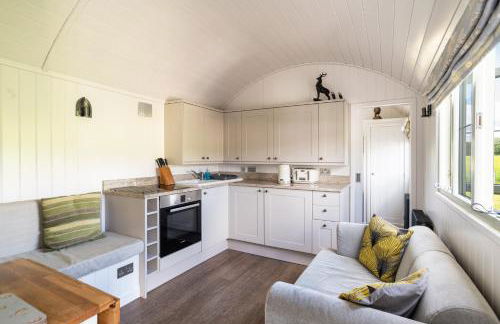 Shepherds View at Oaks Barn Farm Alcester with optional paid for Hot tub - Photo 3