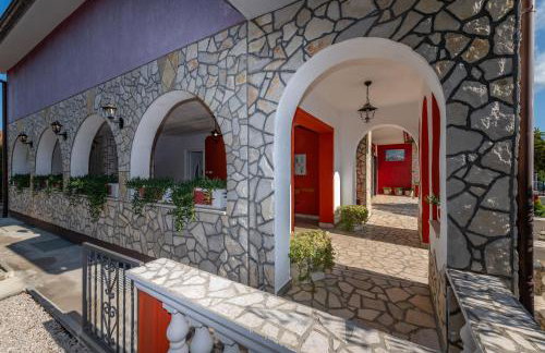 Villa Marić, a charming villa with a beautiful poolside - Foto 12