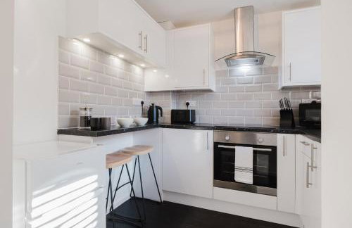 Corner House - Bright 2 Bed in Cheltenham - Photo 23