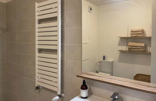 Colorful minimalist apartment 10min away from Paris - Foto 12