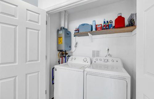 Perfect 2BR Hideaway Just 35 Blocks to Beach & Boards Fire Pit, Grill, Relax - Foto 30