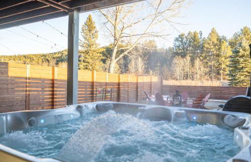Fireside Haven - Hot Tub & Downtown Walkable - Foto 30