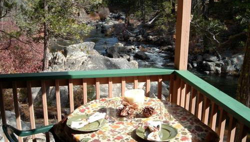 Spacious Riverfront Cabin Rental Perfect for Large Groups near Sonora, California - Foto 5