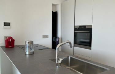 Modern and Elegant apartment with a spacious sea view terrace overlooking Palmaria Island Bright designer interiors Fully equipped Up to 6 guests Private parking Aircon All the comforts for a perfect stay - Foto 16