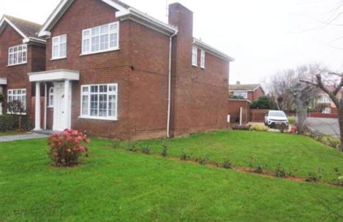 Smitten House 4 Bedroom RHYL - Photo 36