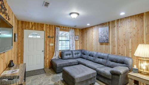 Riverfront Briceville Cabin with Patio and Fire Pit! - Foto 3